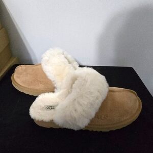 TAN UGG COZY II